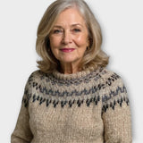 Pleteni Pulover s Klasičnim Motivom