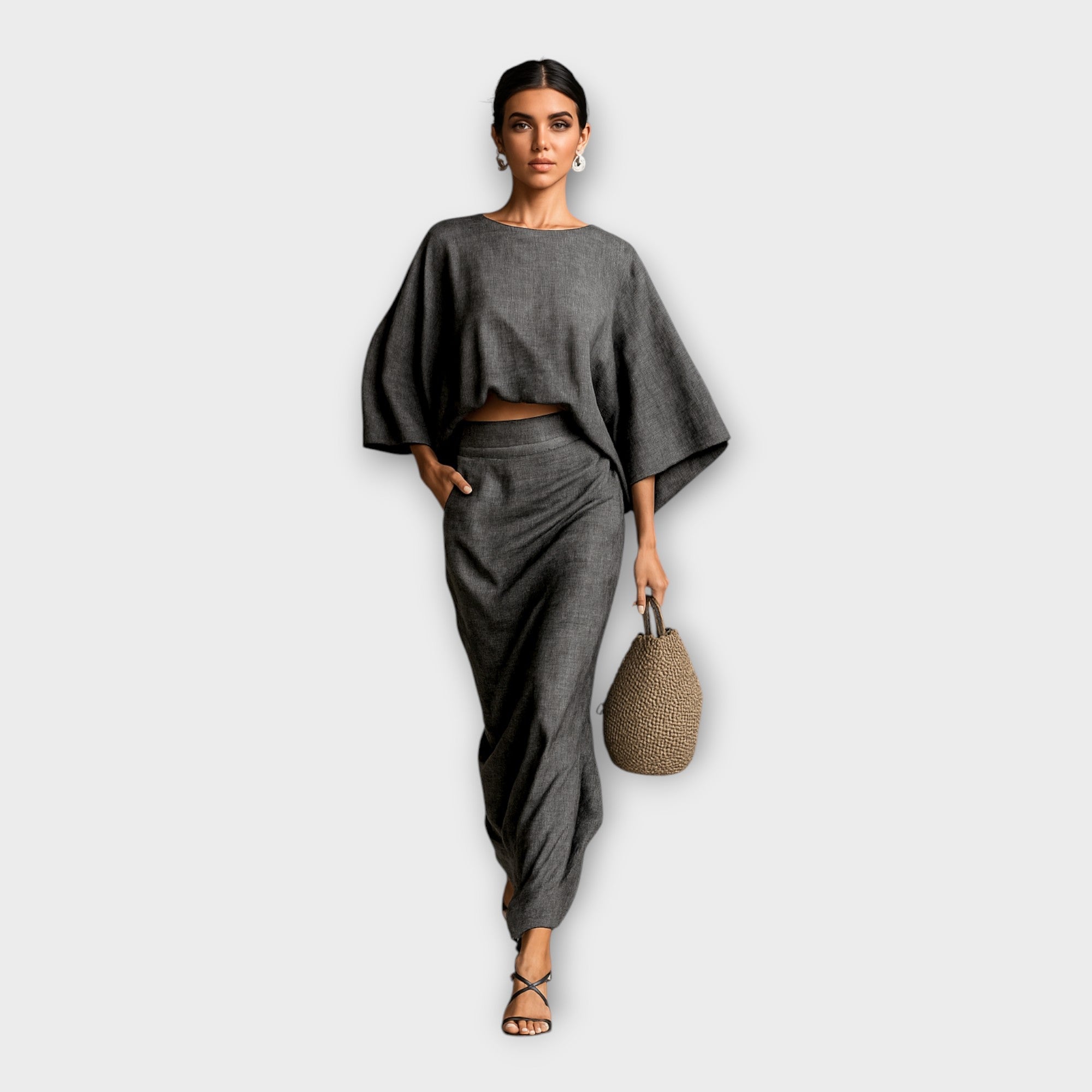 Komplet z elegantnim in prilagodljivim dizajnom