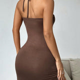 Čokoladno Mini Obleko z Zavezo okoli Vratu