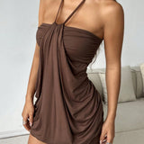 Čokoladno Mini Obleko z Zavezo okoli Vratu