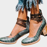 Čevlji z več trakovi in širokim peto