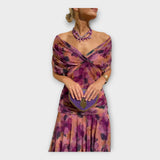 Zračno obleko z impresivnim izrezom