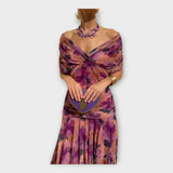 Zračno obleko z impresivnim izrezom