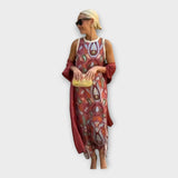 Eleganten Oblek z Impresivnimi Motivi