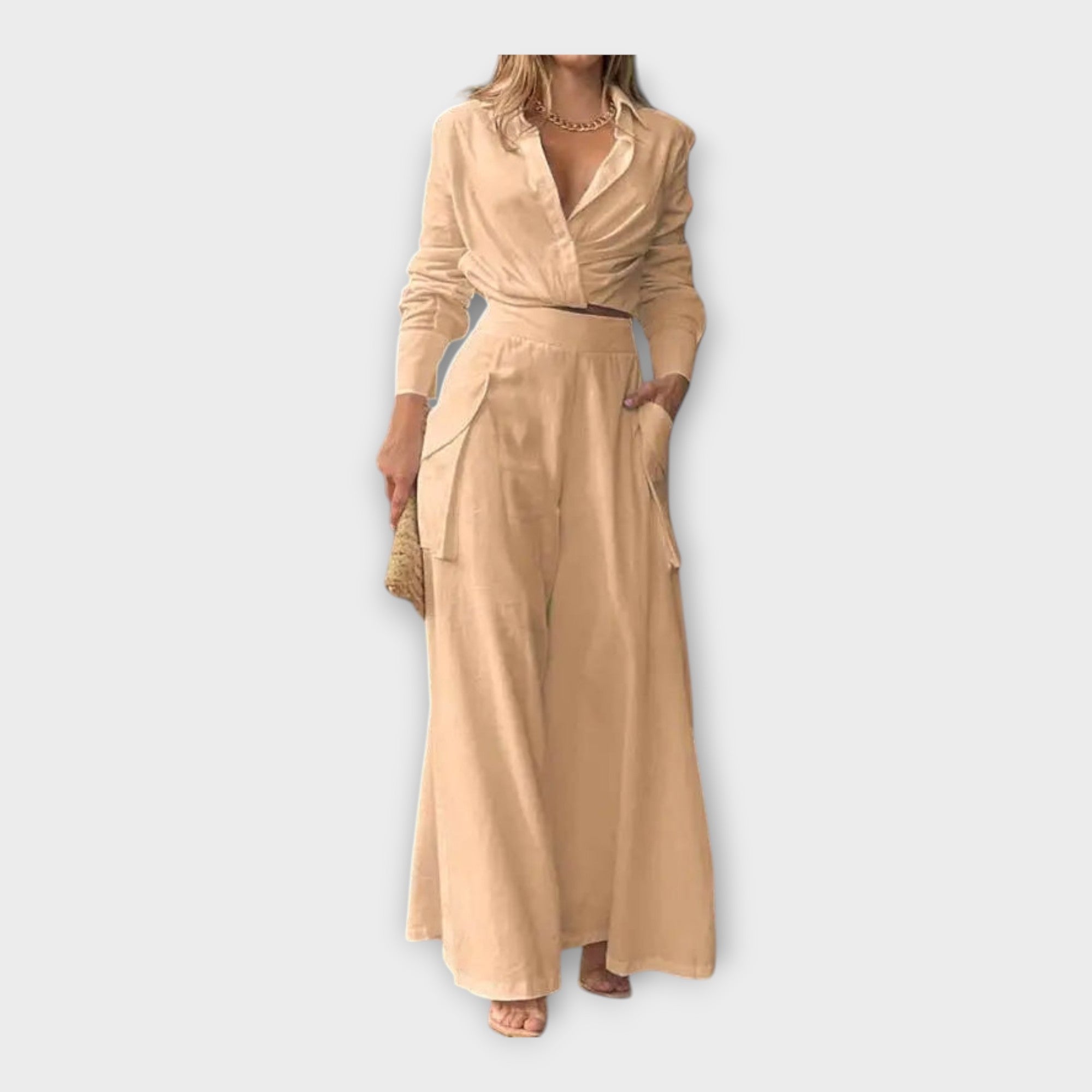 Komplet z brezčasno eleganco in minimalistično estetiko