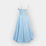 Elegantna Midi Obleka s Stilsko Silhueto