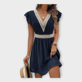 Elegantna obleka z izpopolnjeno estetiko