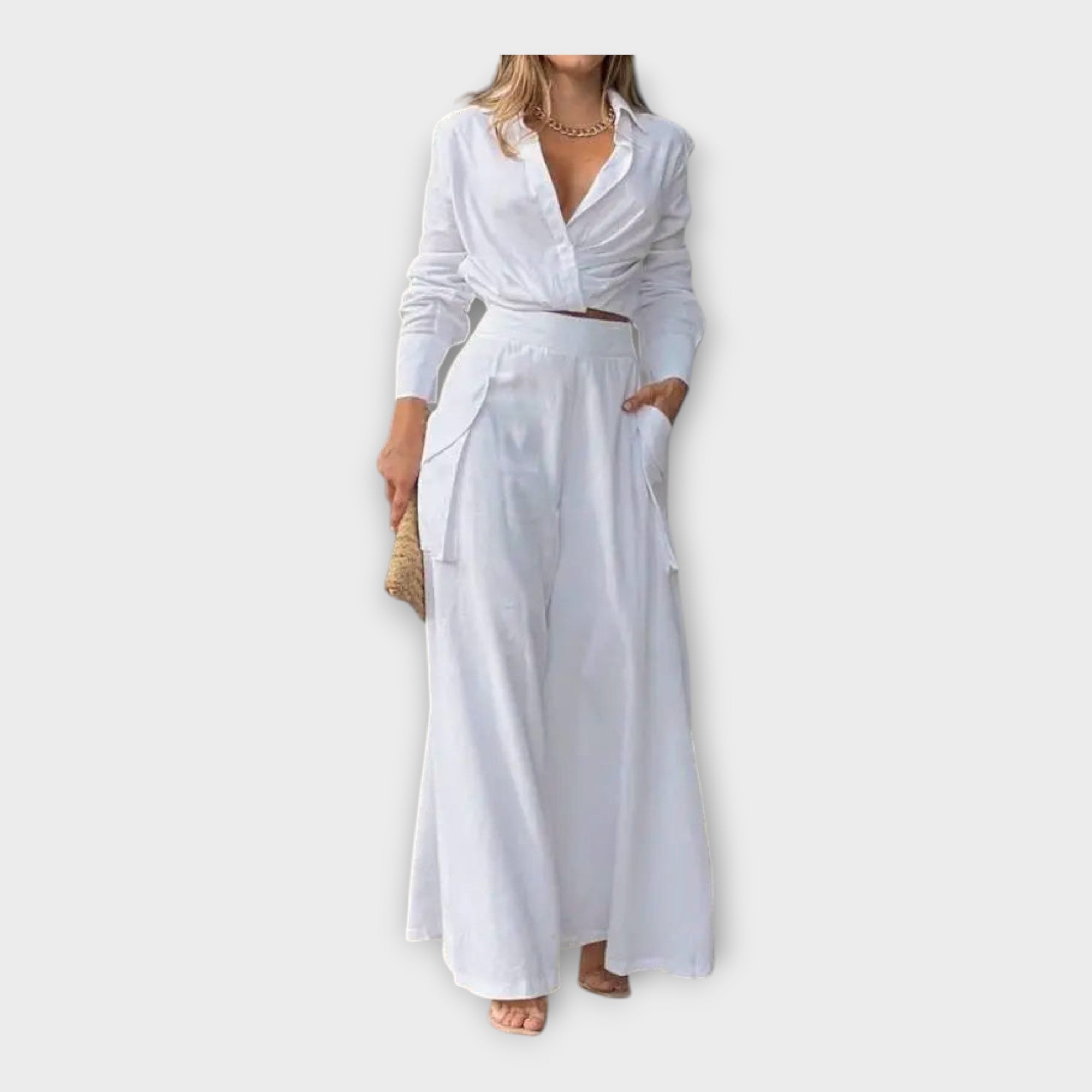 Komplet z brezčasno eleganco in minimalistično estetiko